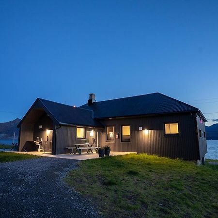 BEDEHUSET Basecamp Senja Hotel Skaland Bagian luar foto